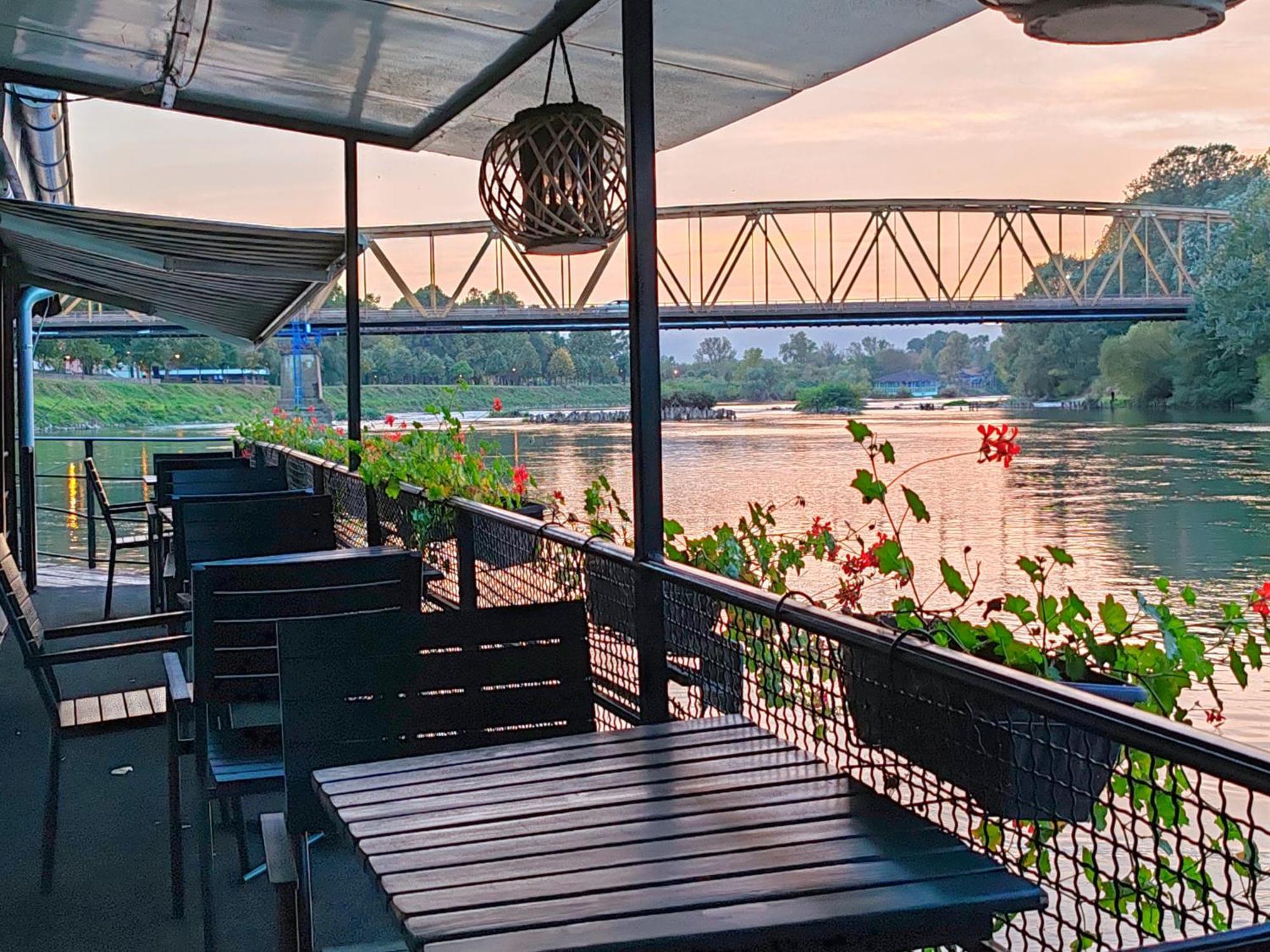 Brod Cruiser restoran sa prenocistem Ćuprija Exterior foto